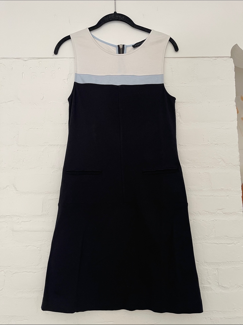 Sanctuary Sleeveless Colorblock Mini Dress in Black, White and Light Blue Medium
